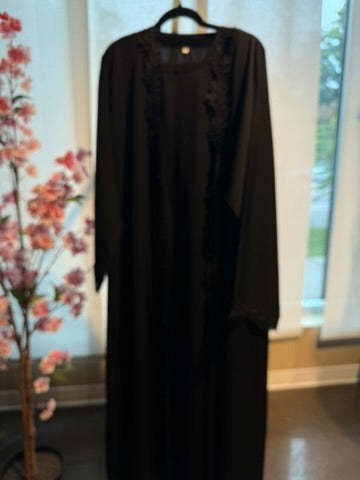 Black Petal Abaya | Size 54 | W/ Scarf