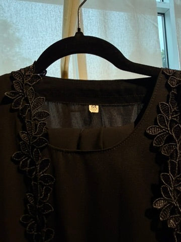 Black Petal Abaya | Size 54 | W/ Scarf